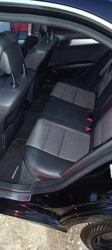 Mercedes-Benz Klasa C 180 CGI Automatik BlueEFFICIENCY Avantgarde - 15