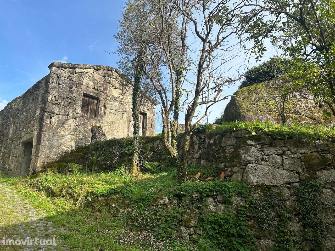 Terreno para construção, com ruína, em Bouro Santa Marta, Amares - Grande imagem: 2/34