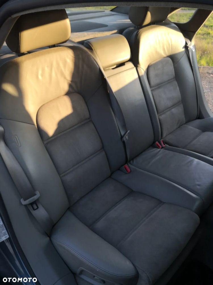 Audi A8 4.2 Quattro - 34