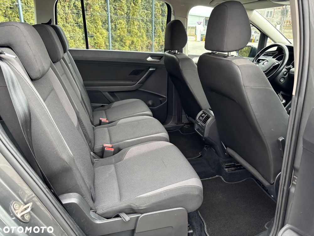 Volkswagen Touran - 14