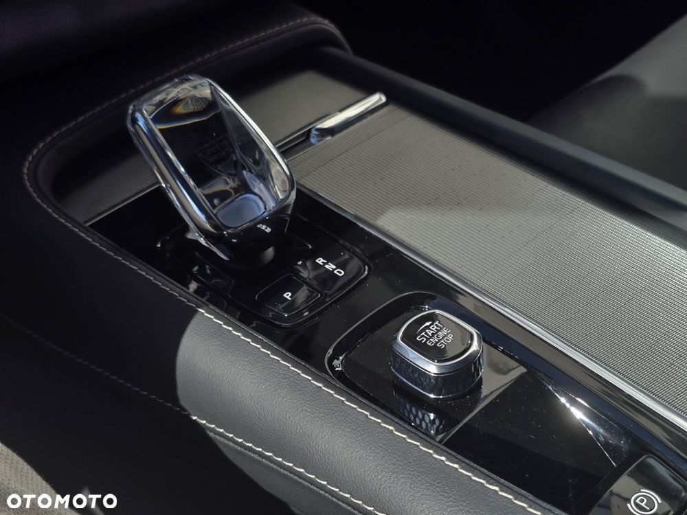 Volvo XC 90 T8 AWD Plug-In Hybrid Ultimate Bright 7os - 17