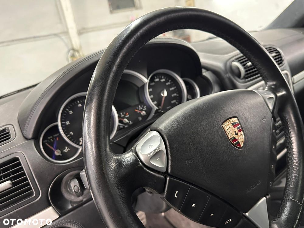 Porsche Cayenne - 23