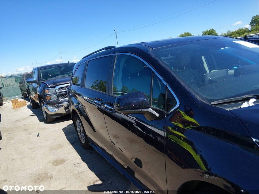 Toyota Sienna - 12
