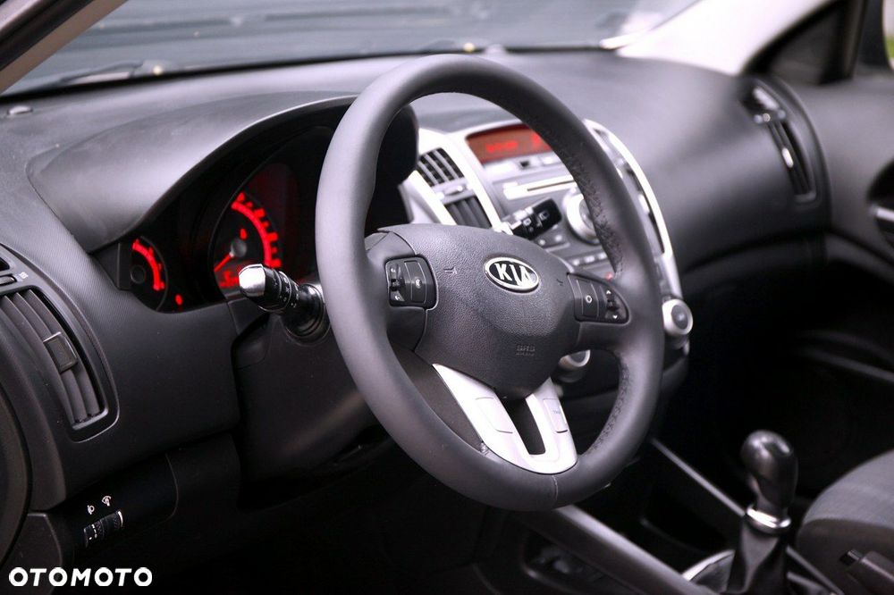 Kia Ceed - 14