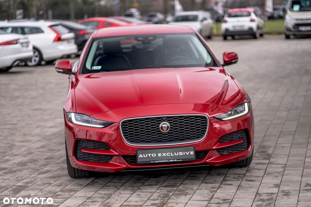 Jaguar XE 2.0 D180 HSE - 8