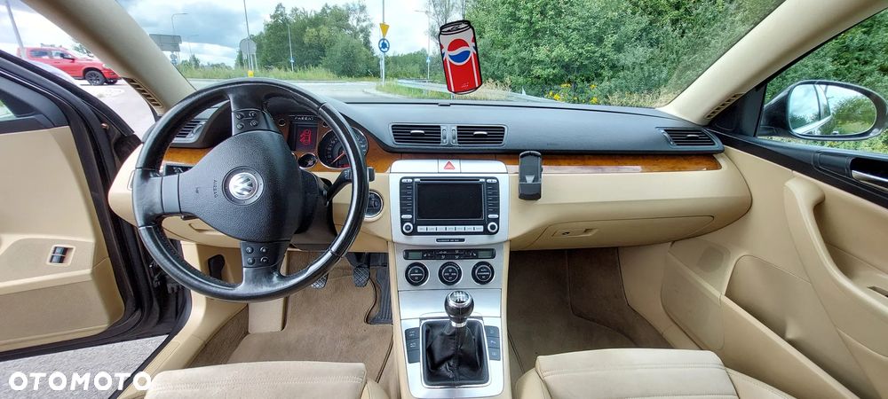 Volkswagen Passat 2.0 TDI DPF Highline - 11