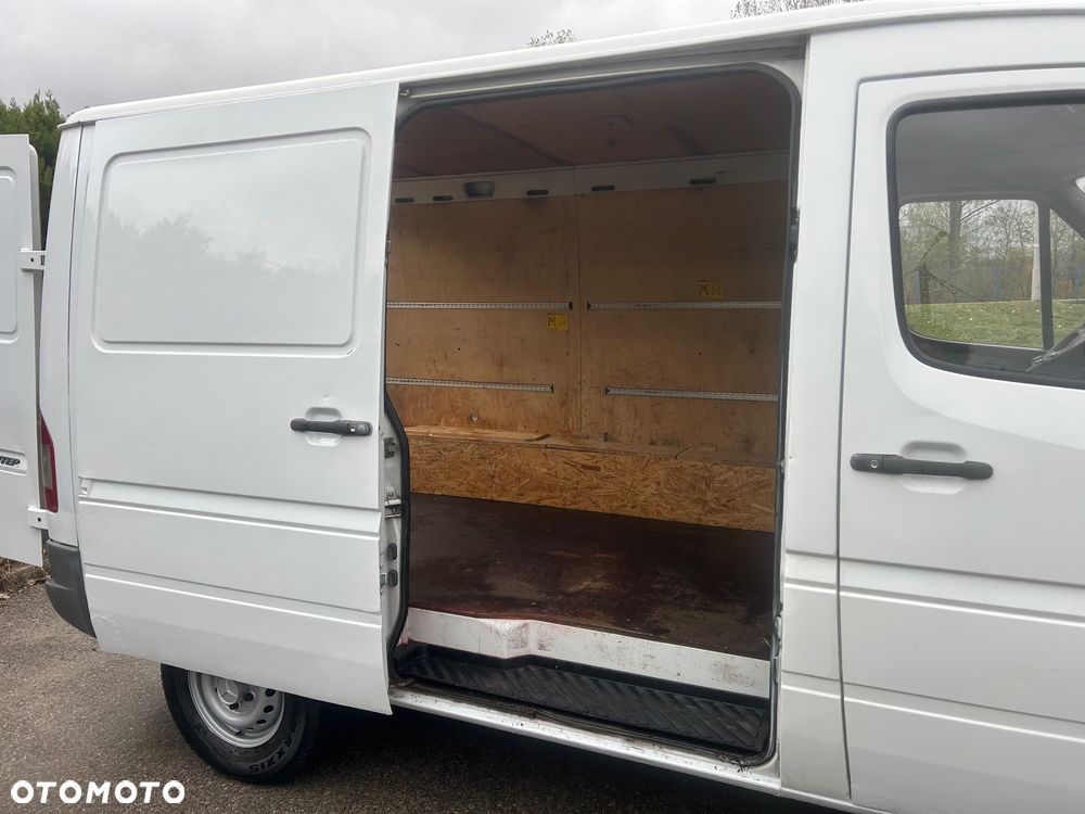 Mercedes-Benz Sprinter 208 - 24