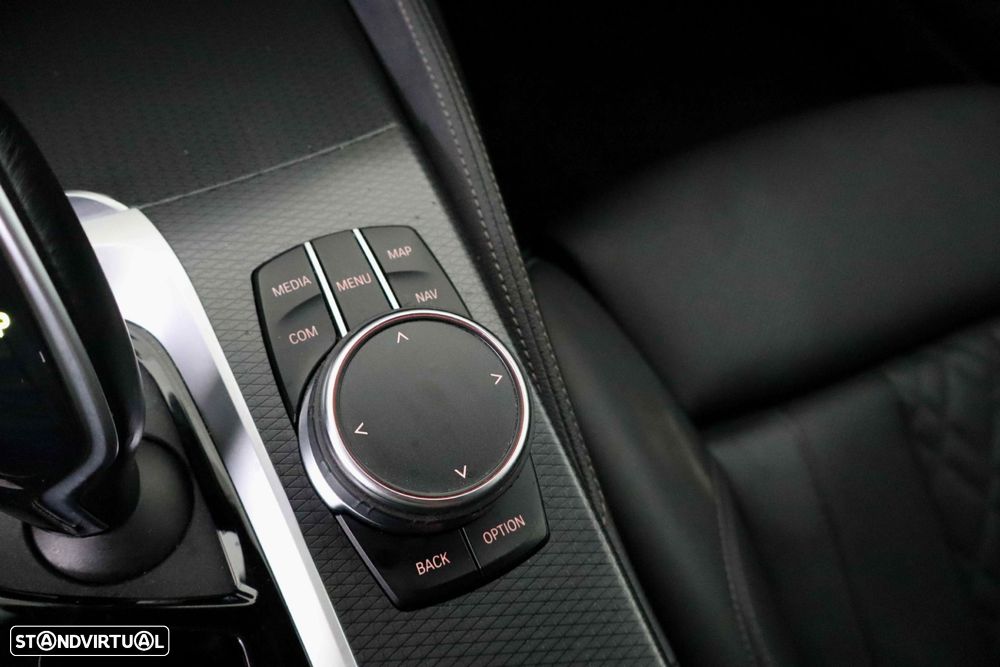 BMW 520 d Pack Desportivo M Auto - 42