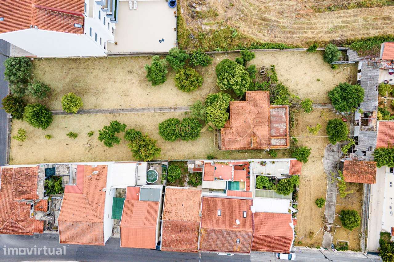 Moradia T3 com Terreno de 2.270m² no Centro do Entroncamento - Grande imagem: 3/36