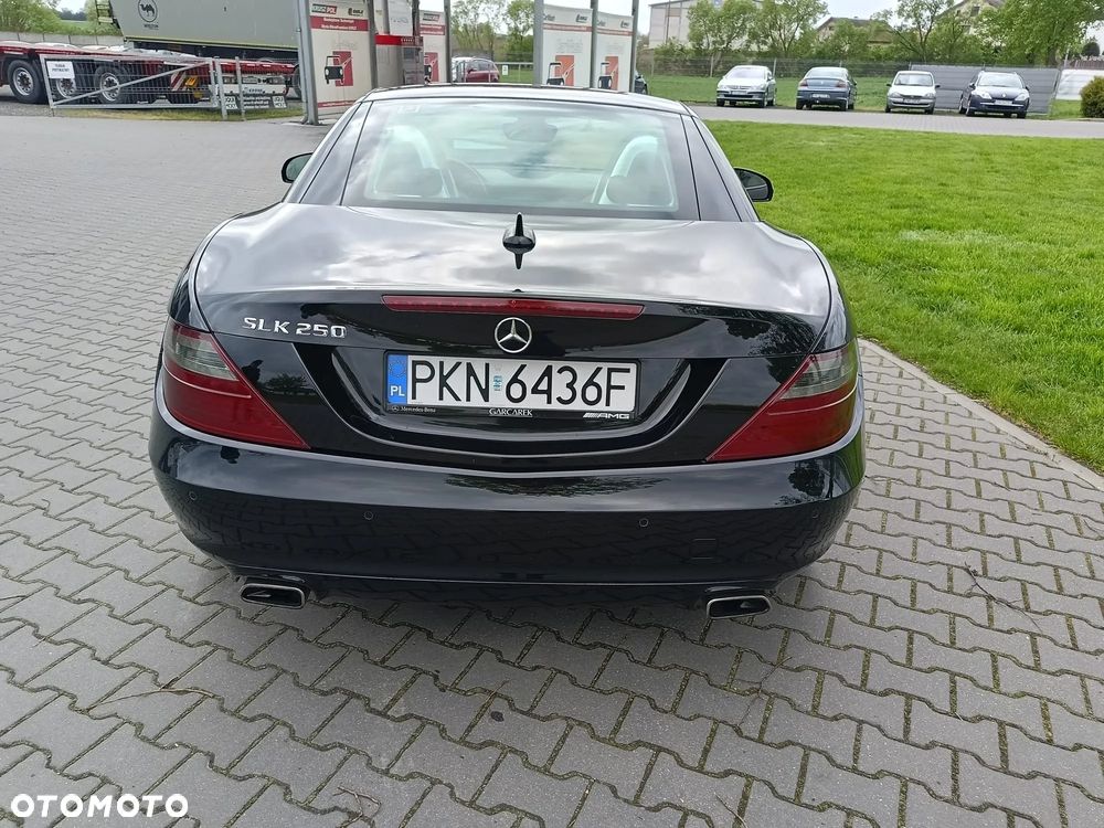 Mercedes-Benz SLK 250 (BlueEFFICIENCY) 7G-TRONIC - 4
