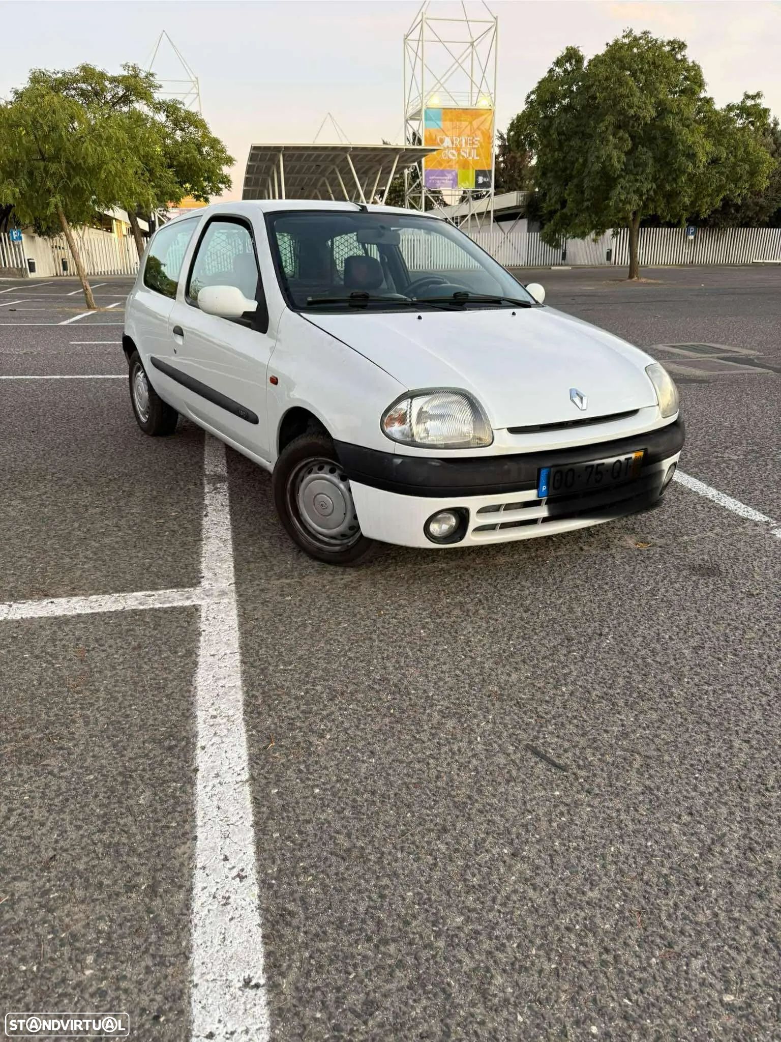 Renault Clio 1.9 D RN - 1