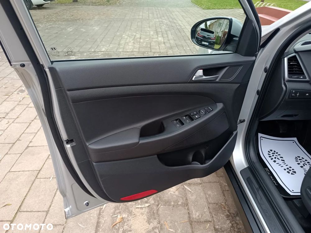 Hyundai Tucson 1.7 CRDI BlueDrive GO 2WD - 24