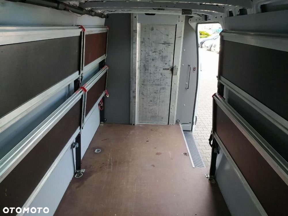 Mercedes-Benz Sprinter L4H2 - 23