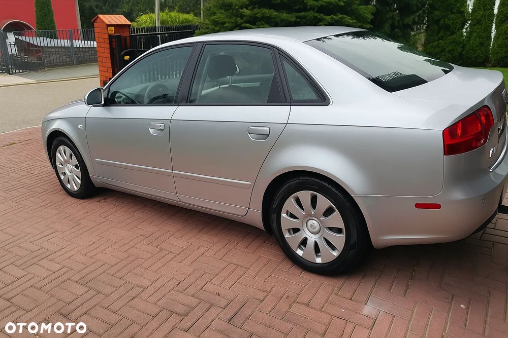 Audi A4 Limousine - 6