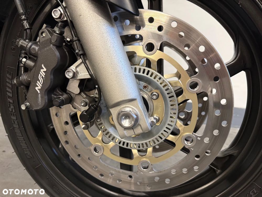 Honda VFR - 12