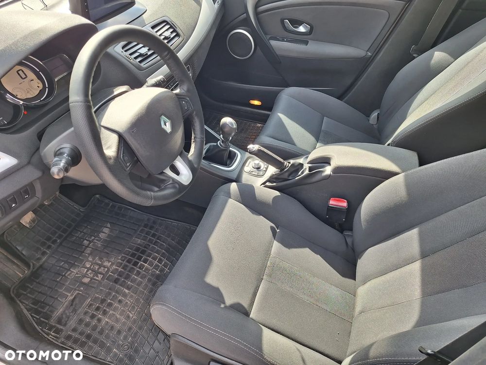 Renault Megane dCi 130 FAP Dynamique - 8