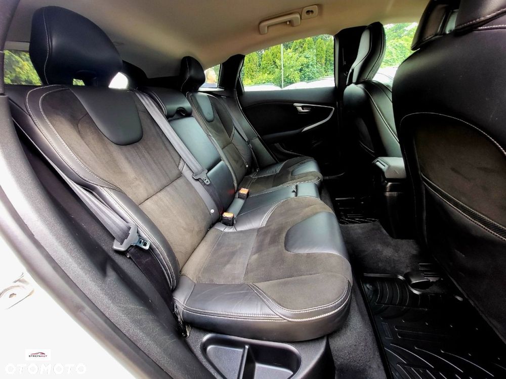 Volvo V40 Cross Country - 8