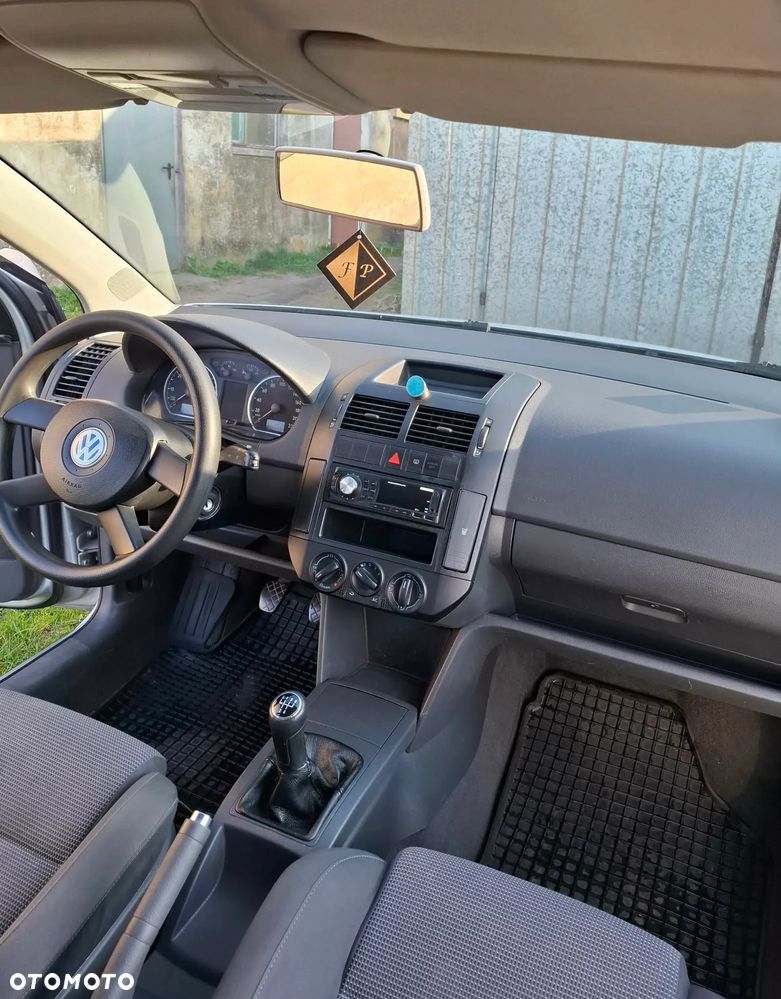 Volkswagen Polo - 8
