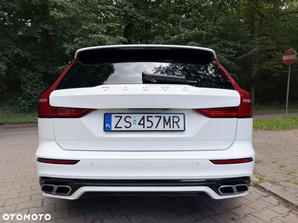 Volvo V60 B5 B R-Design - 7