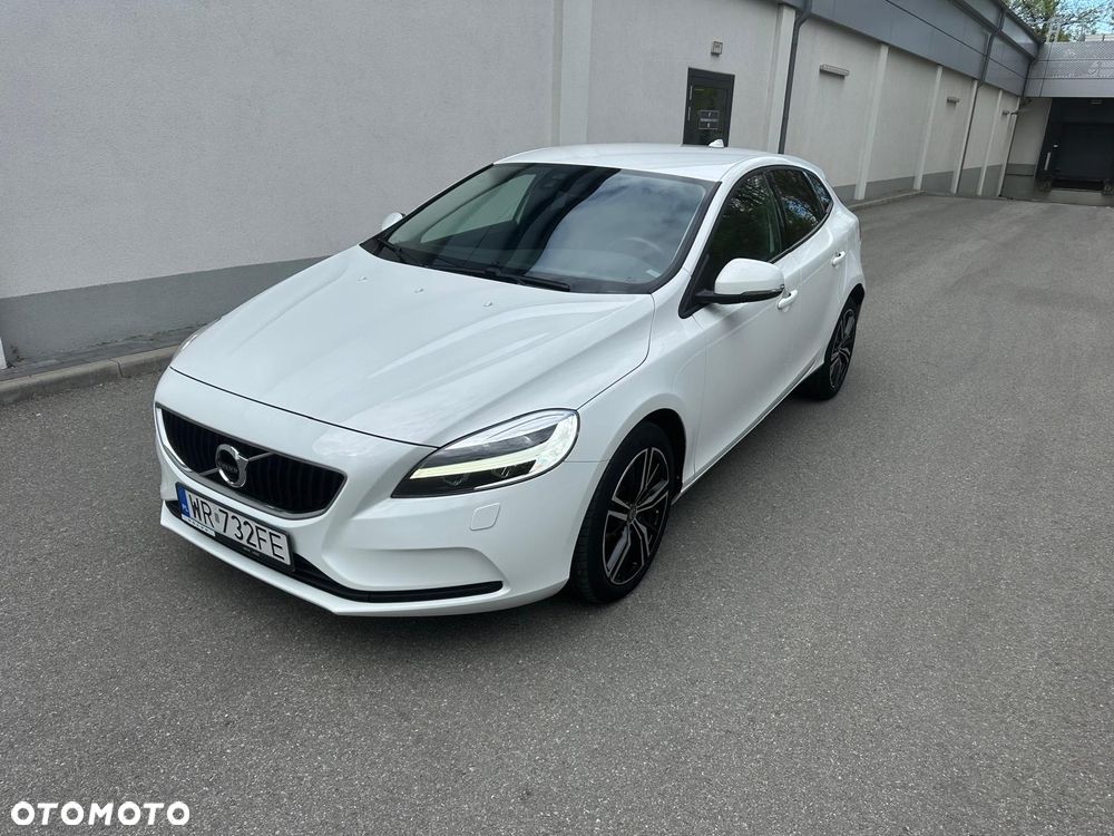 Volvo V40 D2 Drive-E Momentum - 1