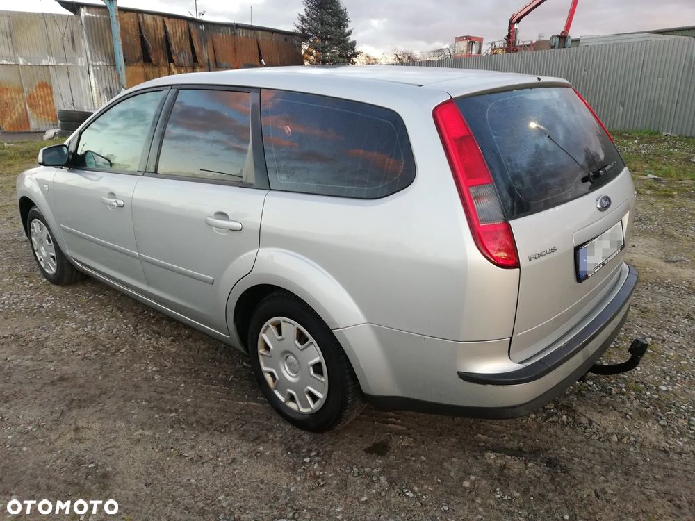 Ford Focus 1.6 TDCi DPF Ghia - 4