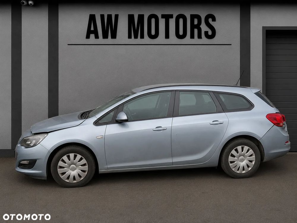 OPEL ASTRA SPORTS TOURER 2013 *SAMOCHÓD NA CZĘŚCI* 6809  MASKA, LAMPA, DRZWI, LUSTERKO, ZDERZAK, GRILL, BŁOTNIK, KLAPA, BELKA, DESKA, FOTELE, KANAPA, ĆWIARTKA KIEROWNICA, TARCZE, ZACISKI, ZAWIESZENIE, KOMPLETNY PRZÓD, KOMPLETNY TYŁ, LICZNIK, ZEGARY, PRAWE LEWE PRZÓD TYŁ - 1
