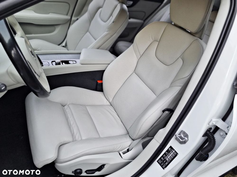 Volvo V60 Cross Country B4 D AWD Geartronic Pro - 25