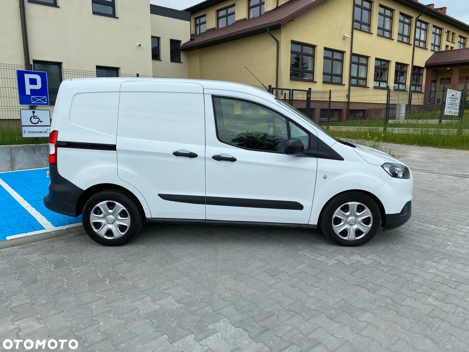 Ford Courier - 10