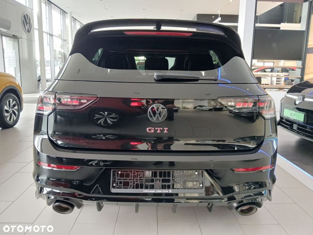 Volkswagen Golf - 6