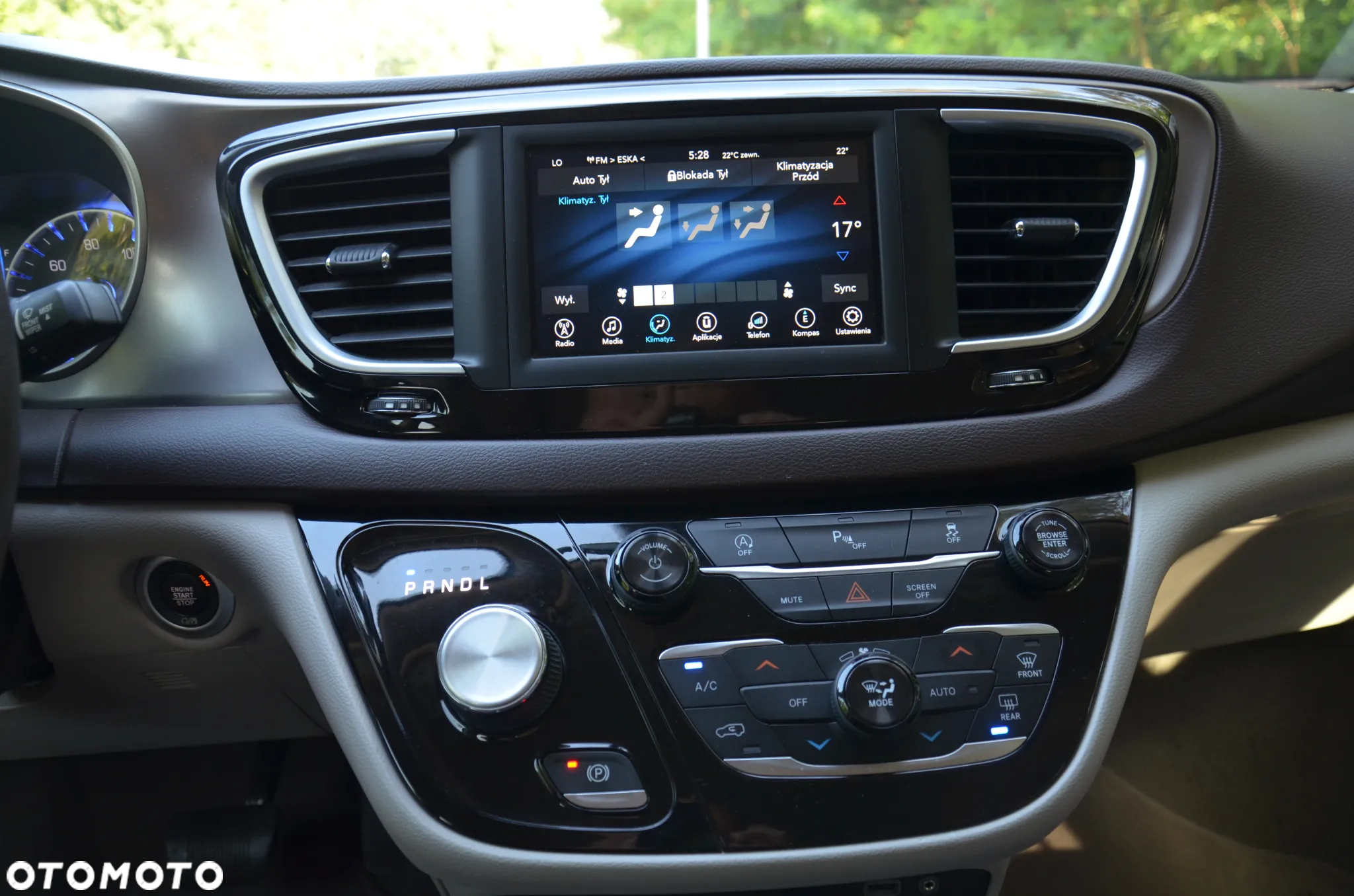 Chrysler Pacifica - 29