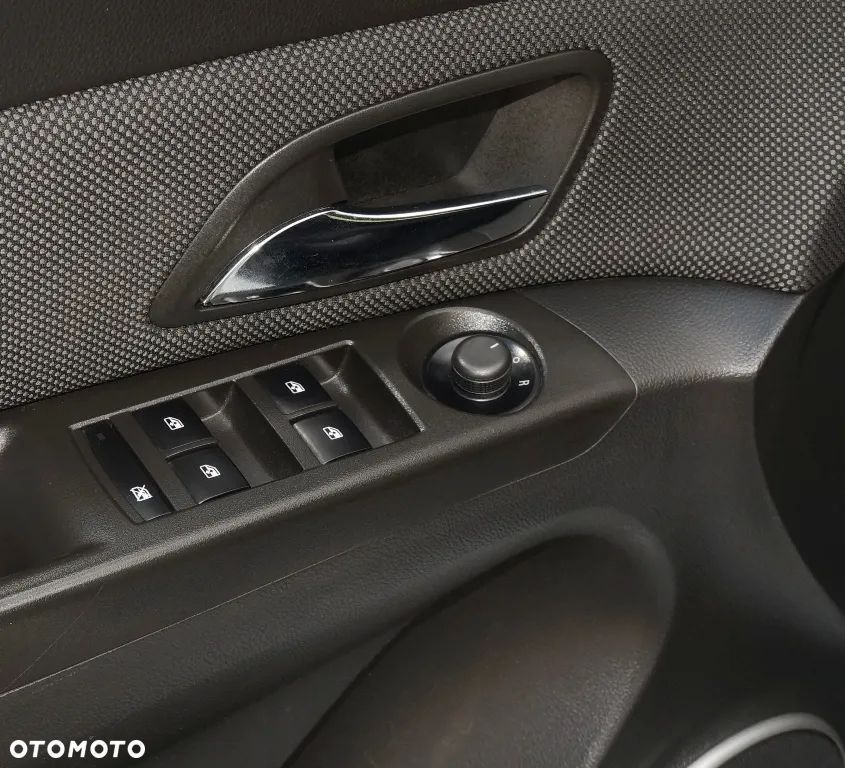 Chevrolet Cruze - 32