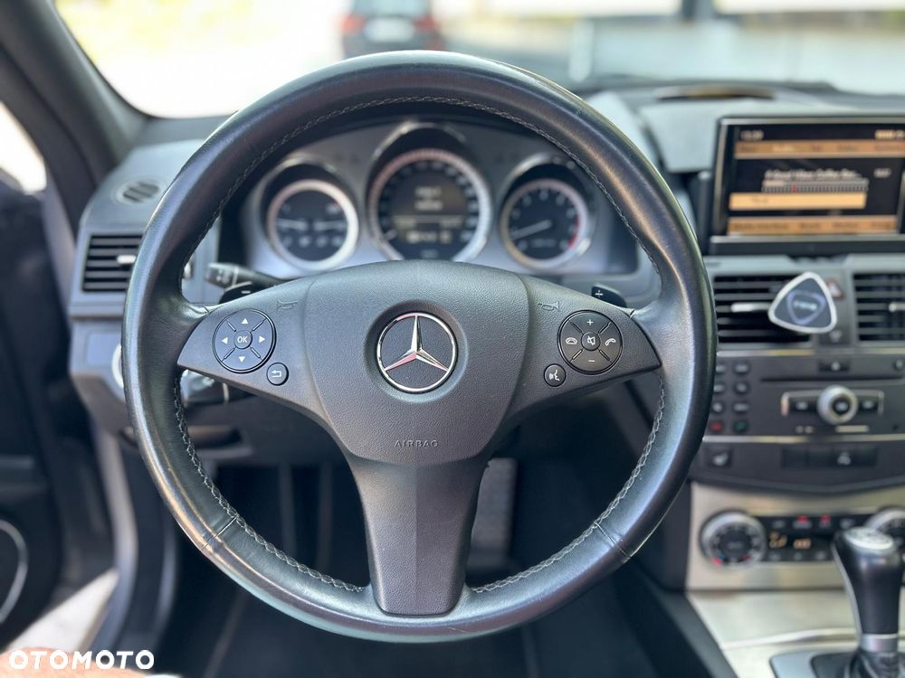 Mercedes-Benz Klasa C 250 CGI Automatik BlueEFFICIENCY SPORT EDITION - 17