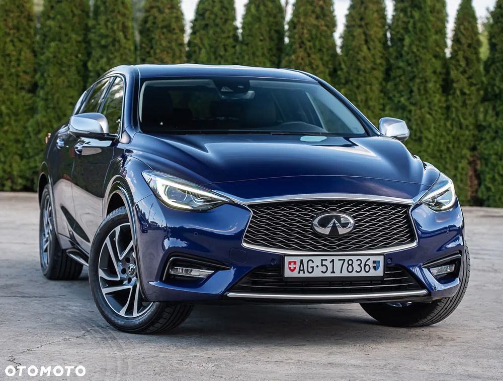 Infiniti Q30 - 2