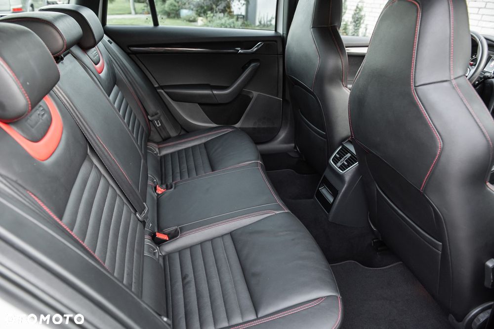 Skoda Octavia 2.0 TDI 4x4 DSG RS - 25