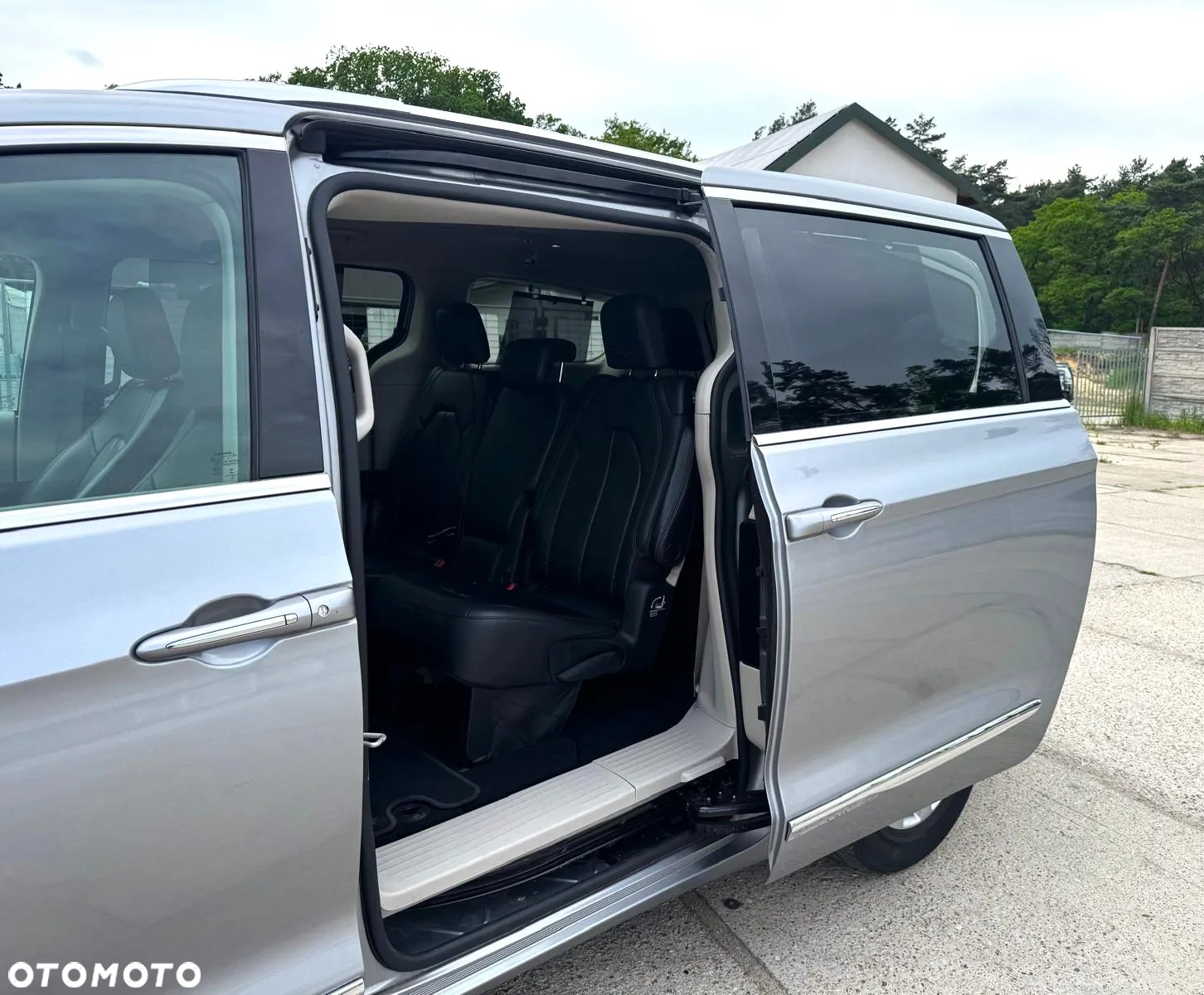 Chrysler Pacifica - 12