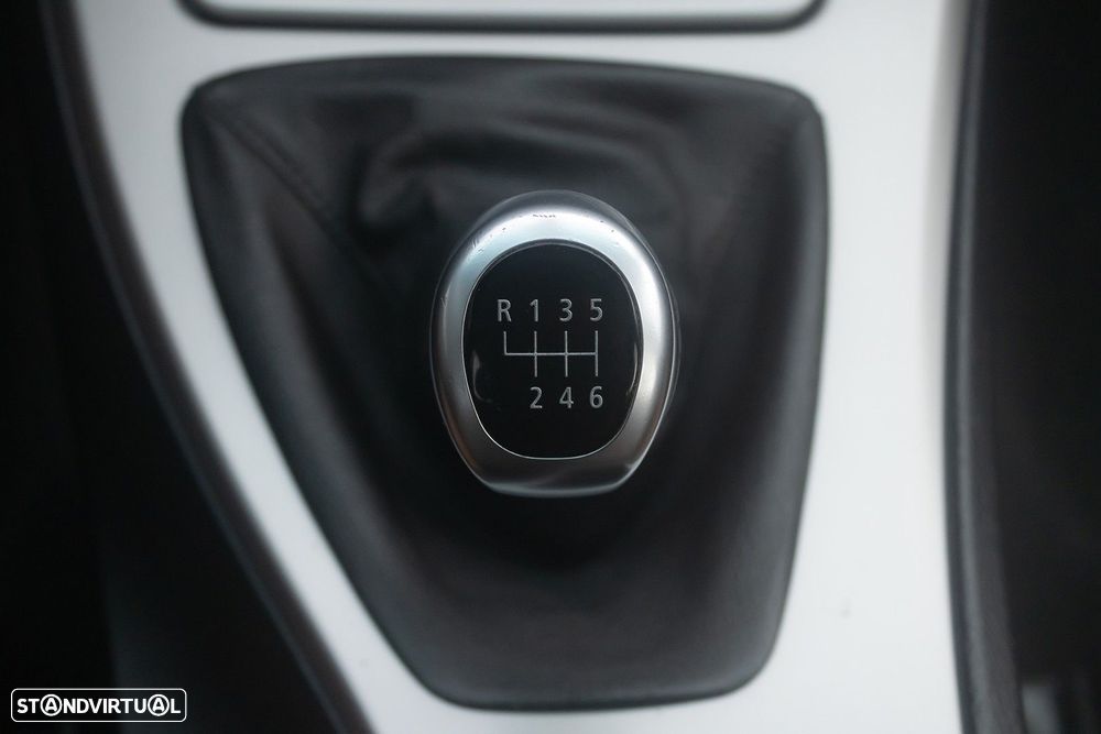 BMW 318 d Touring - 11