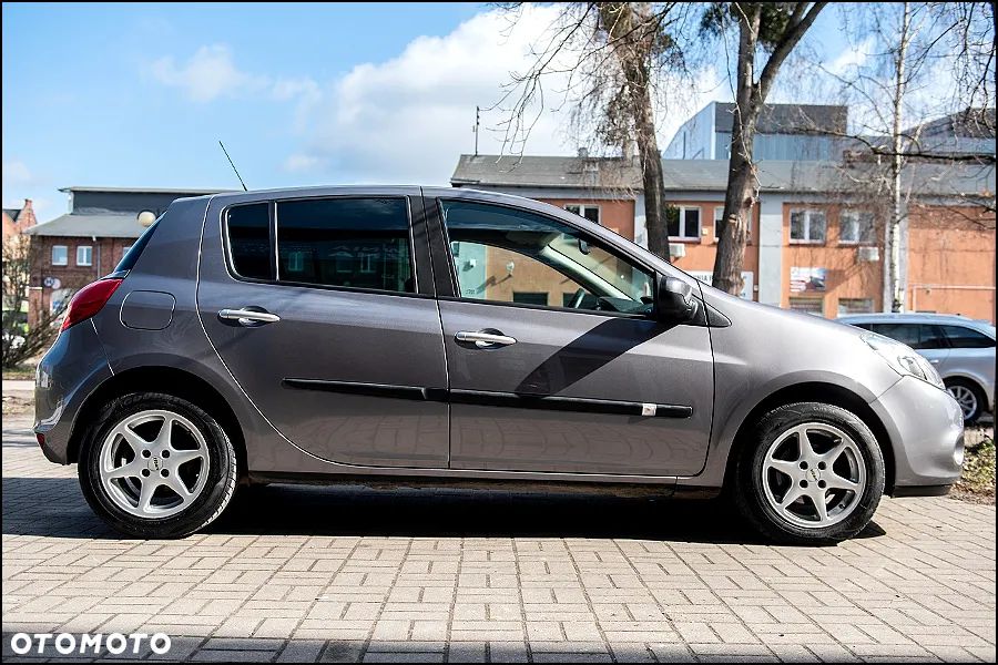 Renault Clio - 11