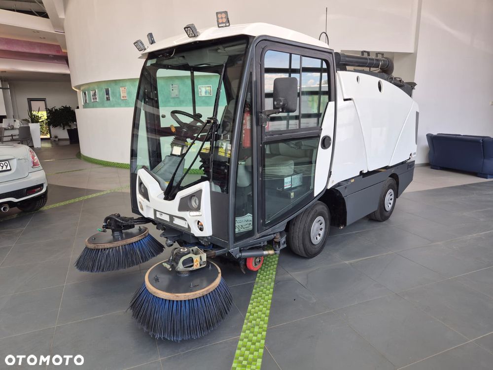 Inny Johnston C200 / KOMPAKTOWA ZAMIATARKA DROGOWA / BUCHER JOHNSTON / SSĄCA / EURO 6 / SERWISOWANA / NISKIE MOTOGODZINY / MOŻLIWY TRANSPORT - 2