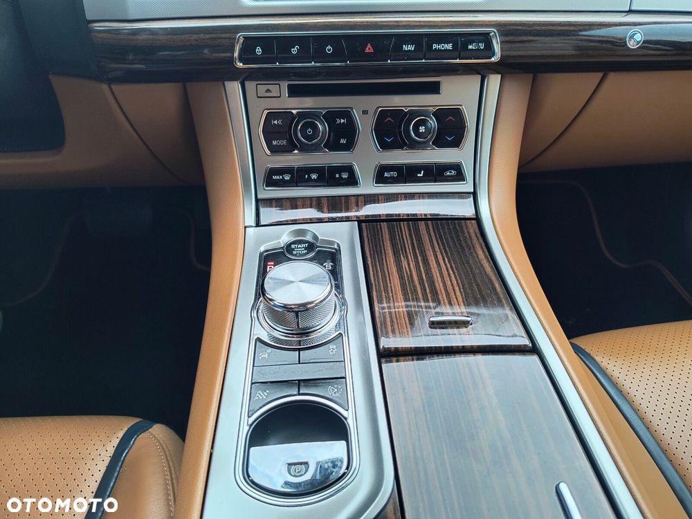 Jaguar XF - 32