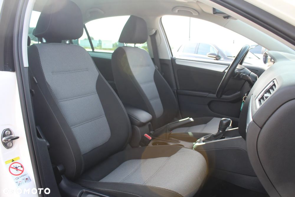 Volkswagen Jetta Hybrid - 20