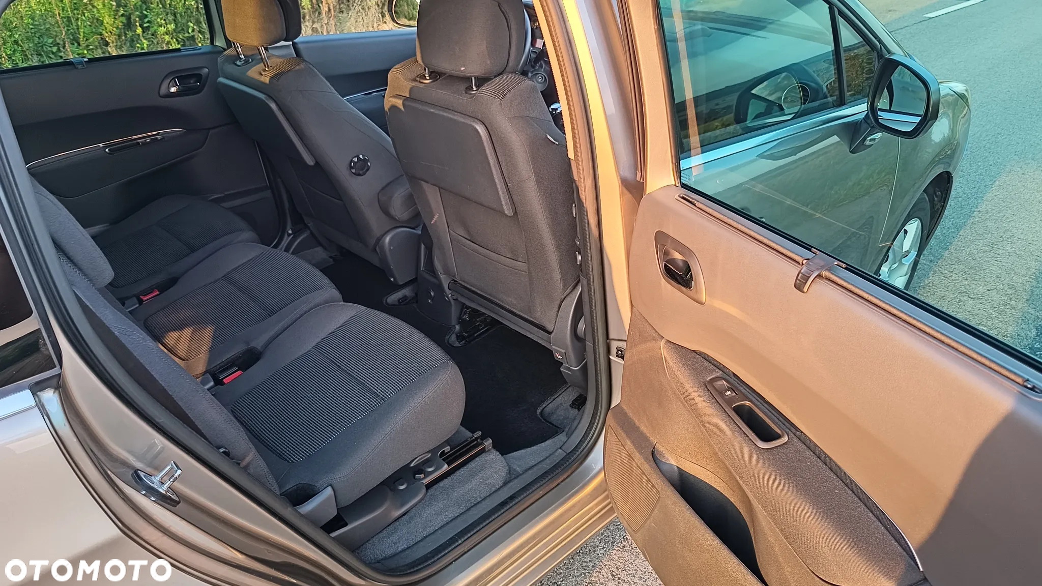 Peugeot 5008 e-HDI 115 ETG6 Stop&Start Active - 16