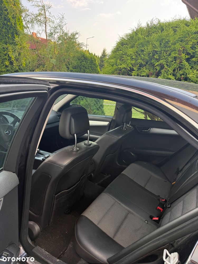Mercedes-Benz Klasa C 220 CDI DPF Automatik BlueEFFICIENCY Elegance - 6