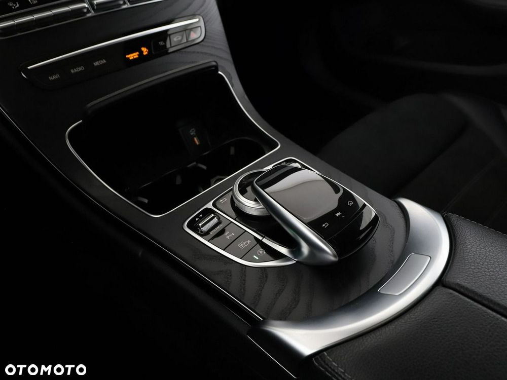 Mercedes-Benz Klasa C 200 4Matic 9G-TRONIC AMG Line - 31