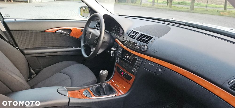 Mercedes-Benz Klasa E 200 Kompressor Classic - 25