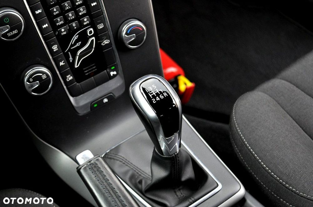 Volvo V40 D2 Drive-E Momentum - 16