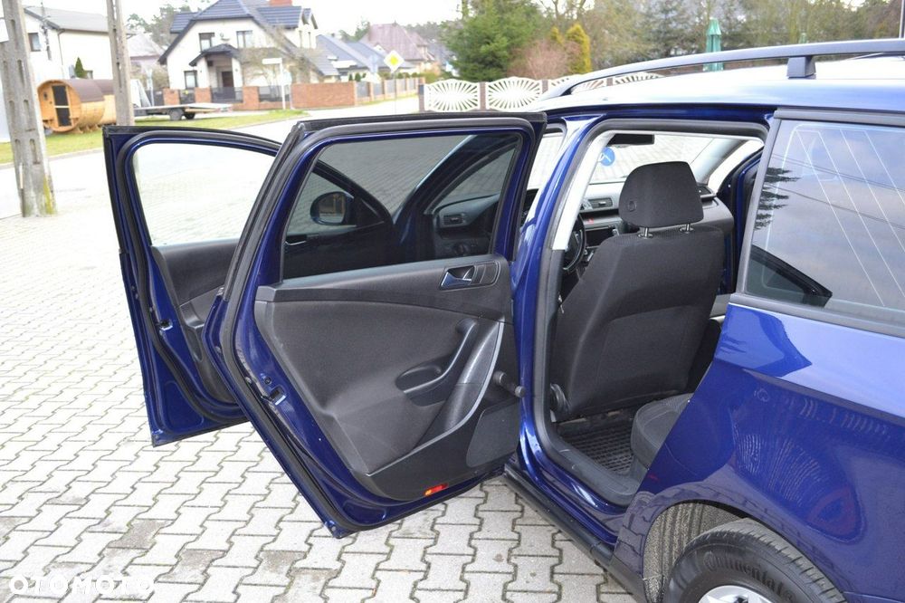 Volkswagen Passat - 36