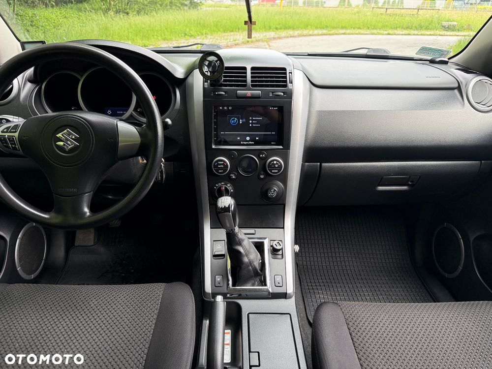 Suzuki Grand Vitara 2.0 Comfort - 24