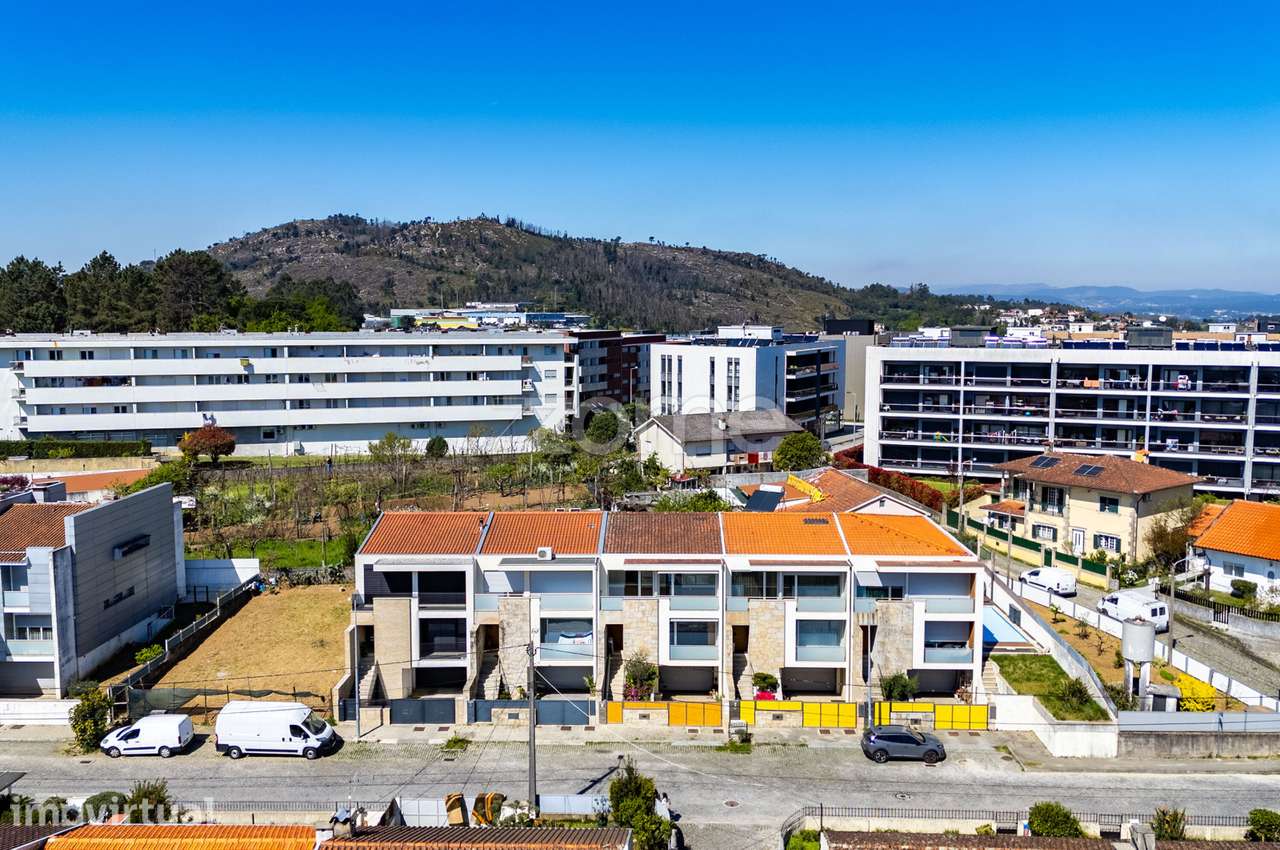 Moradia T4 + Escritório, como nova, na Amarela em Ferreiros - Braga - Grande imagem: 4/60