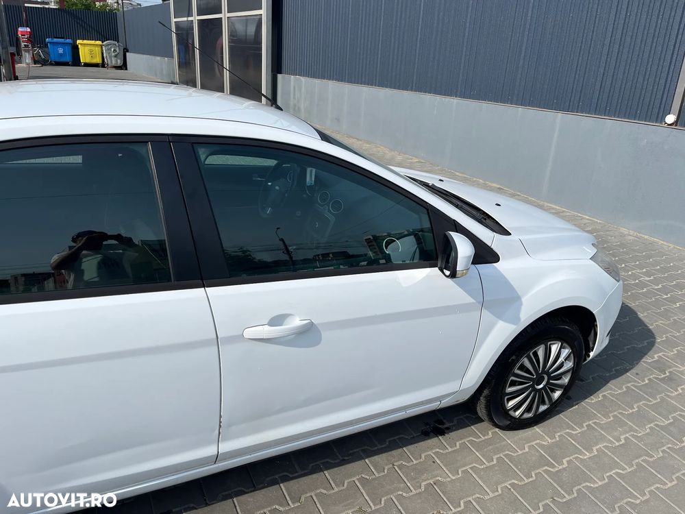 Ford Focus 1.4i Ambiente - 14