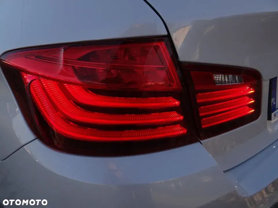 BMW Seria 5 525d xDrive - 23